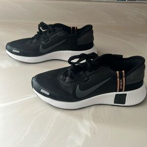 Nike women’s size 6.5 like new barely worn